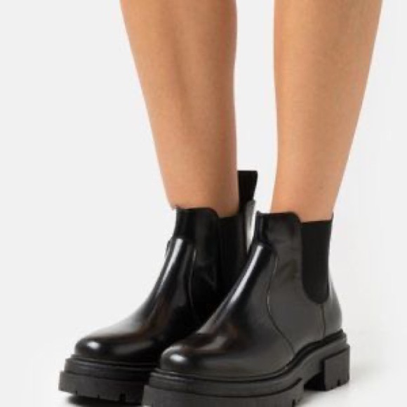 FREE PEOPLE Lola Lug Sole Chelsea Boots NWT Size EU 38 Black Leather Dov… - Picture 8 of 12
